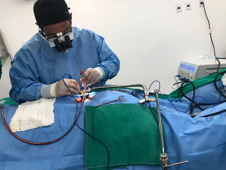 Cirurgia Minimamente Invasiva para Estenose de Canal Lombar